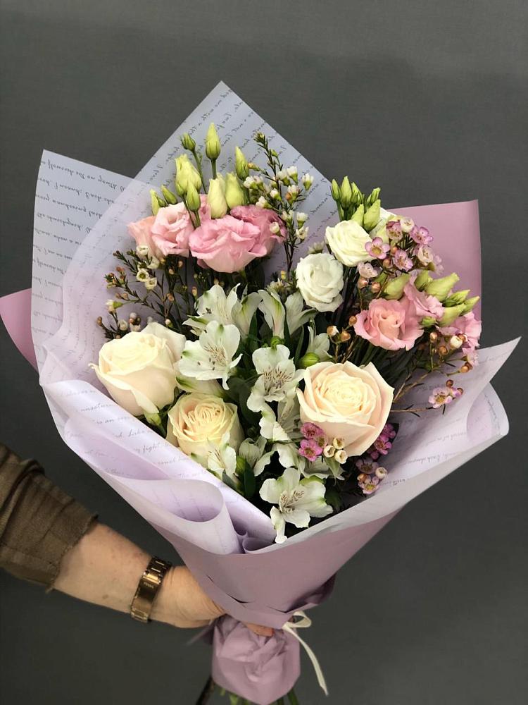 Букет цветов из: Альстромерии, Розы и Лизиантусы в Чекмагуше