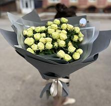 Букет Белые кустовые розы Солинеро в Чекмагуше