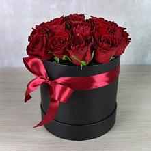 Цветочная композиция из Розы в шляпной коробке в Чекмагуше