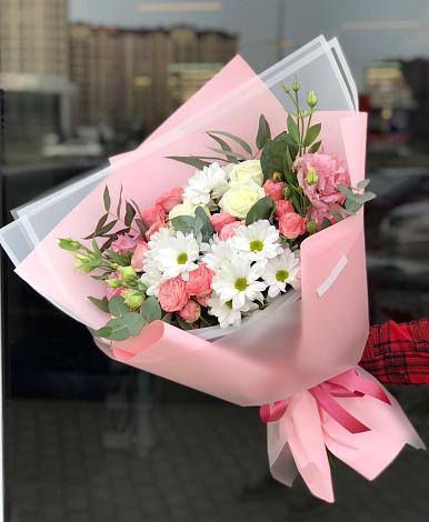 Букет цветов из: Розы, Лизиантусы и Хризантемы в Чекмагуше